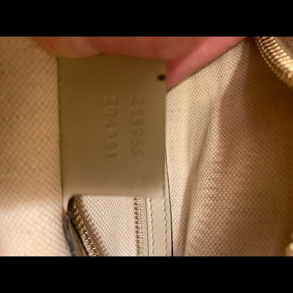 SALE. Authentic Gucci in amazing condition ❤️💕💜 - Picture 2 of 14